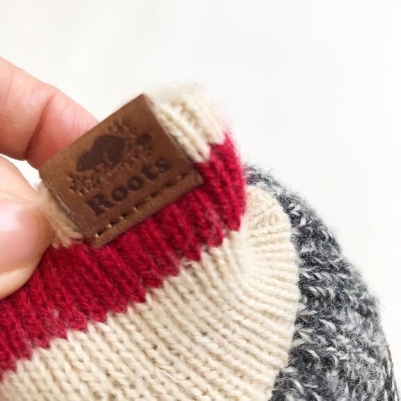 Roots kids knit cabin sock slippers GUC - small tear size 11-12 toddler - Picture 9 of 10